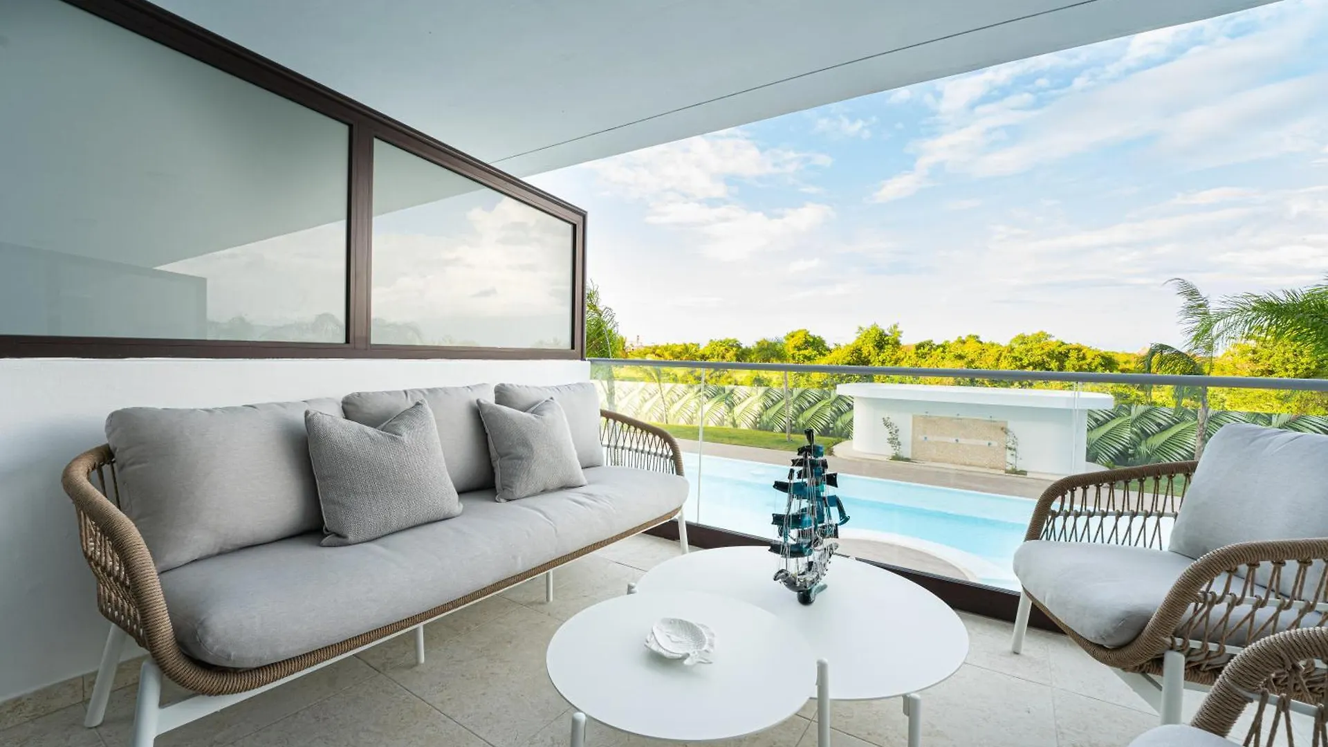 Beautiful Beach Apt With Private Jacuzzi, Pool & Golf Punta Cana
