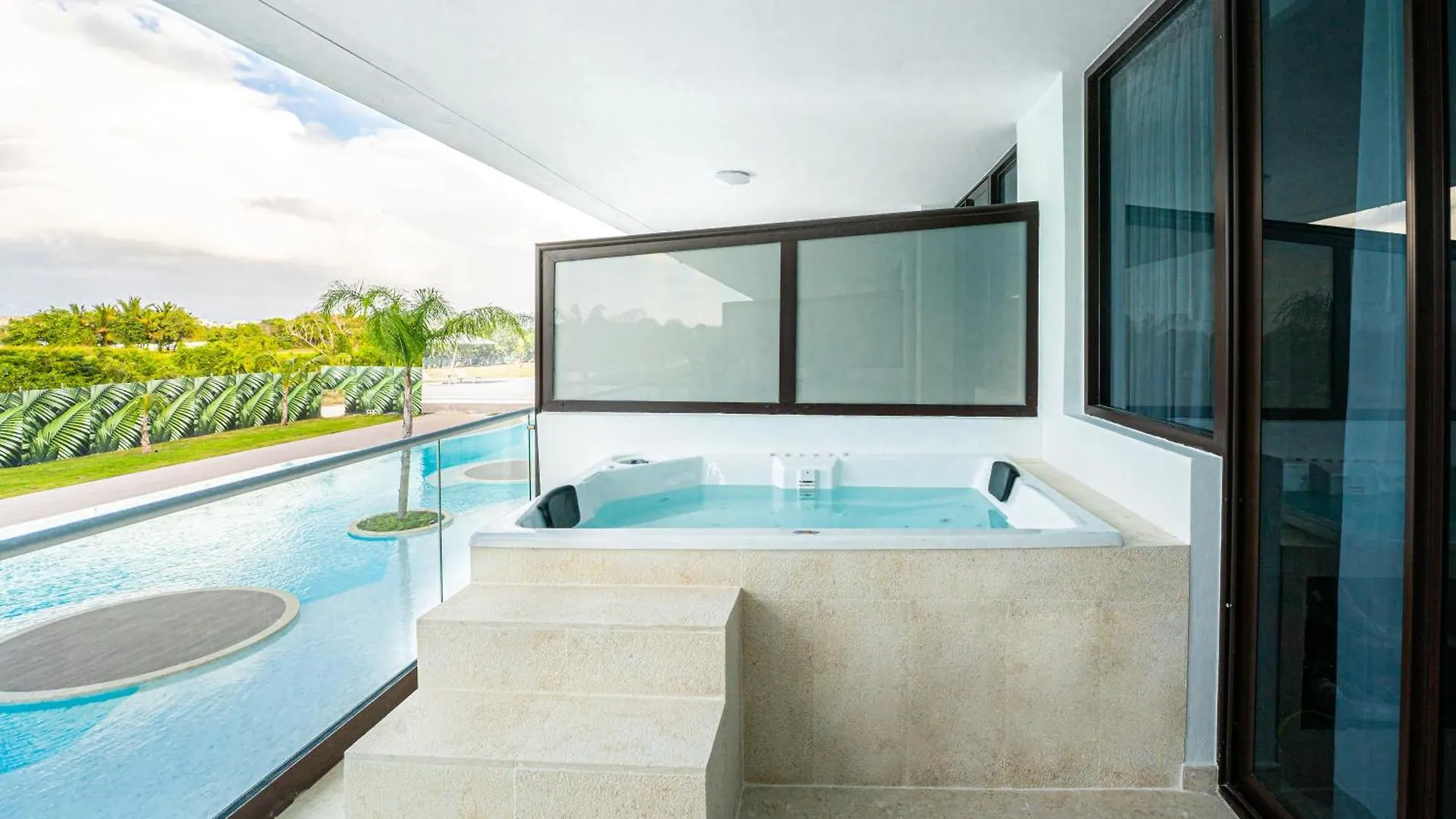 Beautiful Beach Apt With Private Jacuzzi, Pool & Golf Punta Cana Apartment